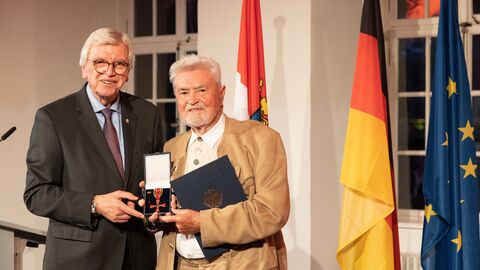 Auszeichnungen zu "75 Jahre Hessen"