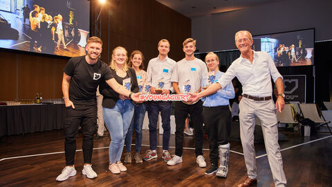 Gruppenfoto der Gewinnerinnen und Gewinner des #Youngagiert-Awards 2022