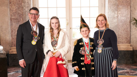 Ministerpräsident Boris Rhein und seine Frau Tanja Raab-Rhein empfangen im Schloss Biebrich in Wiesbaden hessische Fastnachtsvereine