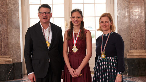 Ministerpräsident Boris Rhein und seine Frau Tanja Raab-Rhein empfangen im Schloss Biebrich in Wiesbaden hessische Fastnachtsvereine