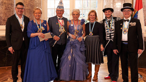 Ministerpräsident Boris Rhein und seine Frau Tanja Raab-Rhein empfangen im Schloss Biebrich in Wiesbaden hessische Fastnachtsvereine
