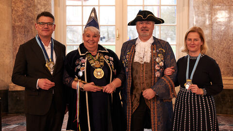 Ministerpräsident Boris Rhein und seine Frau Tanja Raab-Rhein empfangen im Schloss Biebrich in Wiesbaden hessische Fastnachtsvereine