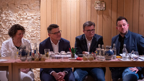 Ministerpräsident Boris Rhein bei "Talk im Gasthaus"