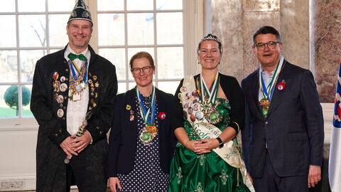 Ministerpräsident Boris Rhein und seine Frau Tanja Raab-Rhein empfangen im Schloss Biebrich in Wiesbaden Prinz Rainer I. und Prinzessin Nicole I. vom Kultur- und Carnevalverein "Die Aascher Schnooke" e.V..; Rainer Nelles und Nicole Oestreich-Nelles
