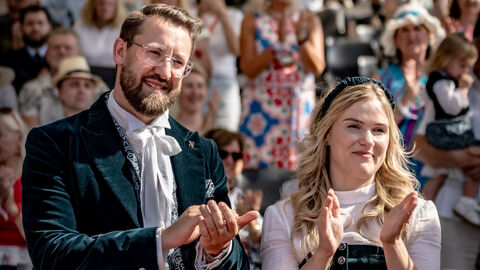 Vera Dudyka (rechts) und Max Dudyka (links), das Hessentagspaar 2025