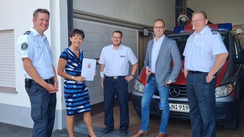 Gruppenfoto mit Lucia Puttrich und Bürgermeister Thorsten Eberhard