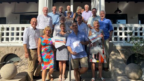 Gruppenfoto: Digitalministerin Prof. Dr. Kristina Sinemus beim Tennis- und Eisclub Darmstadt e.V.